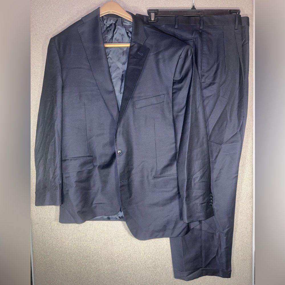 Wilkes & Riley size 46 Elegant Dark blue pin stripped 2 piece Suit